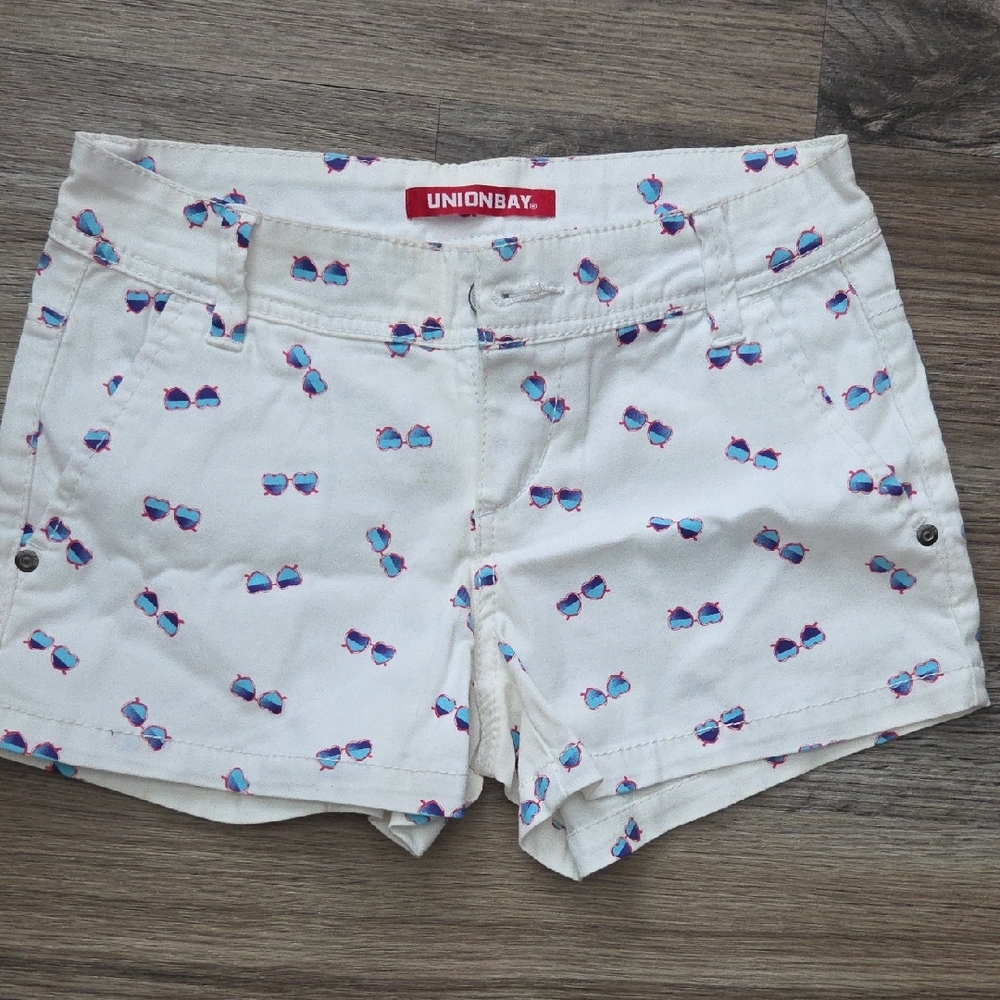 UNIONBAY Women's Cream Shorts with Sunglasses Pattern